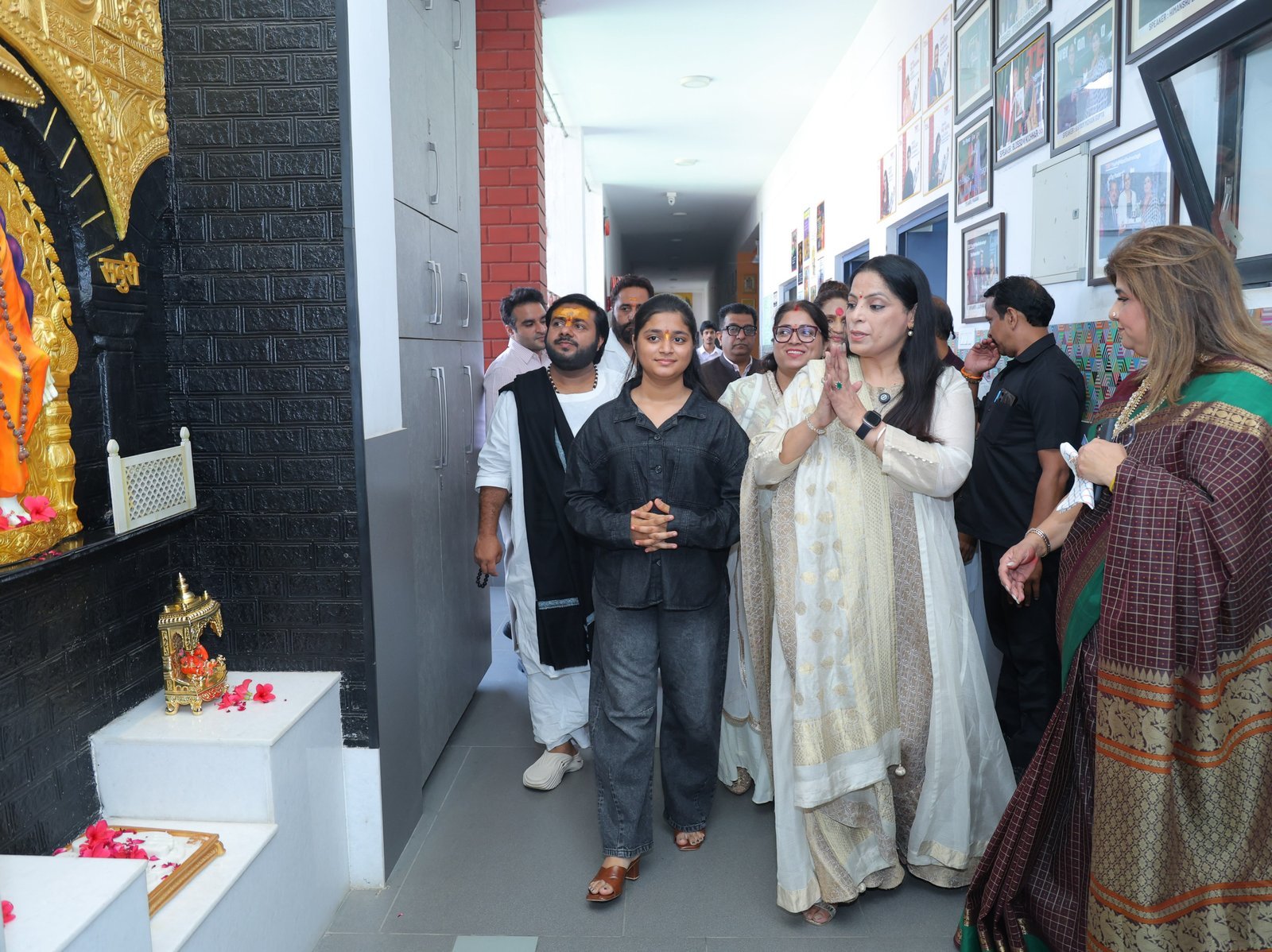 A prayerful moment during the MPS School program