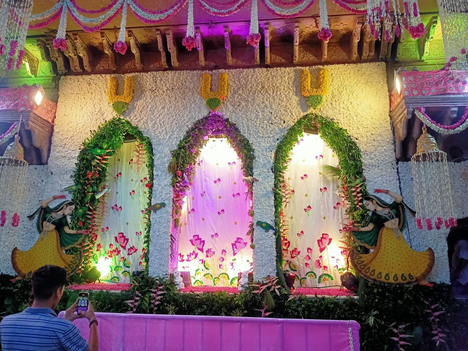Radha Krishna floral wall in Vrindavan